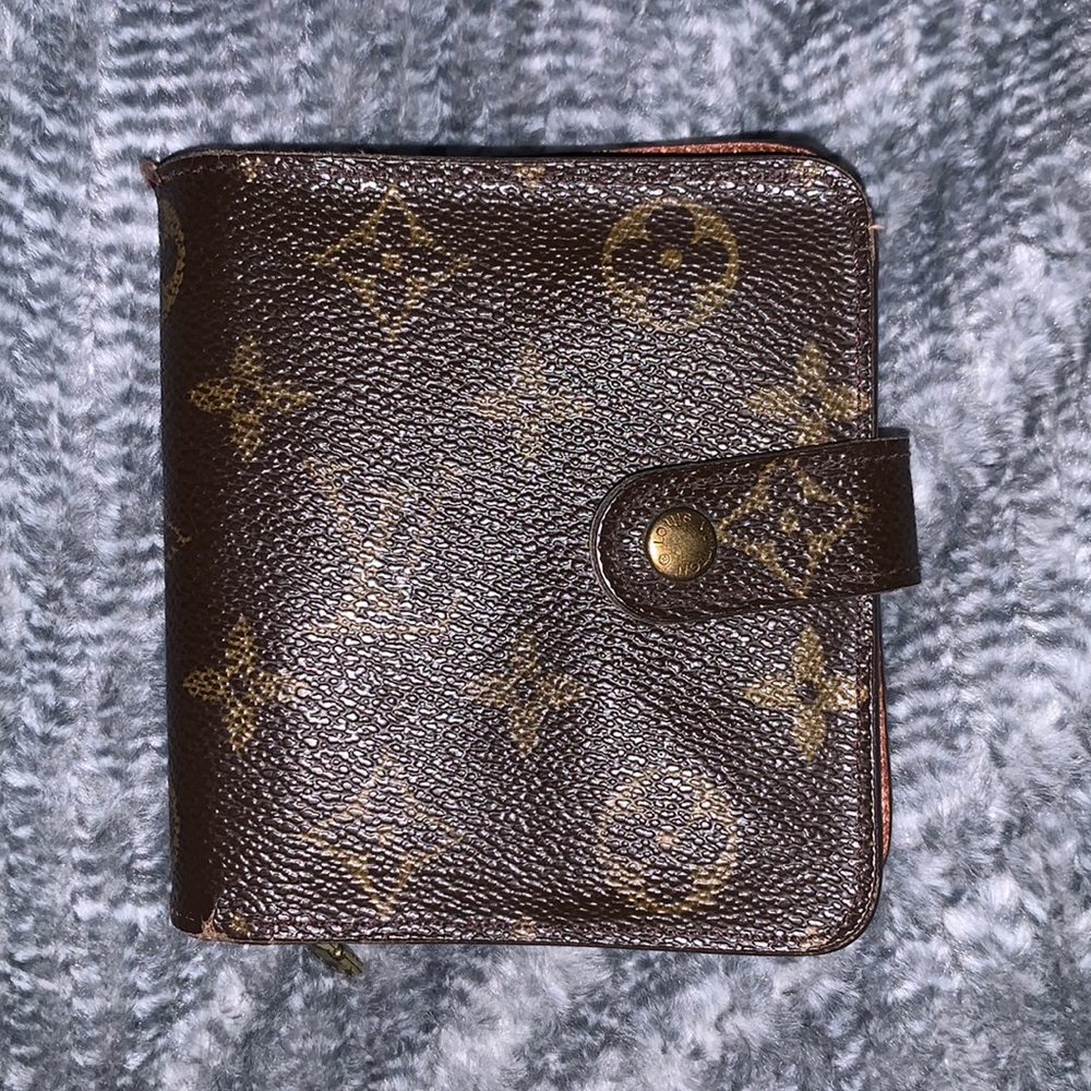 louis vuitton wallet authentic